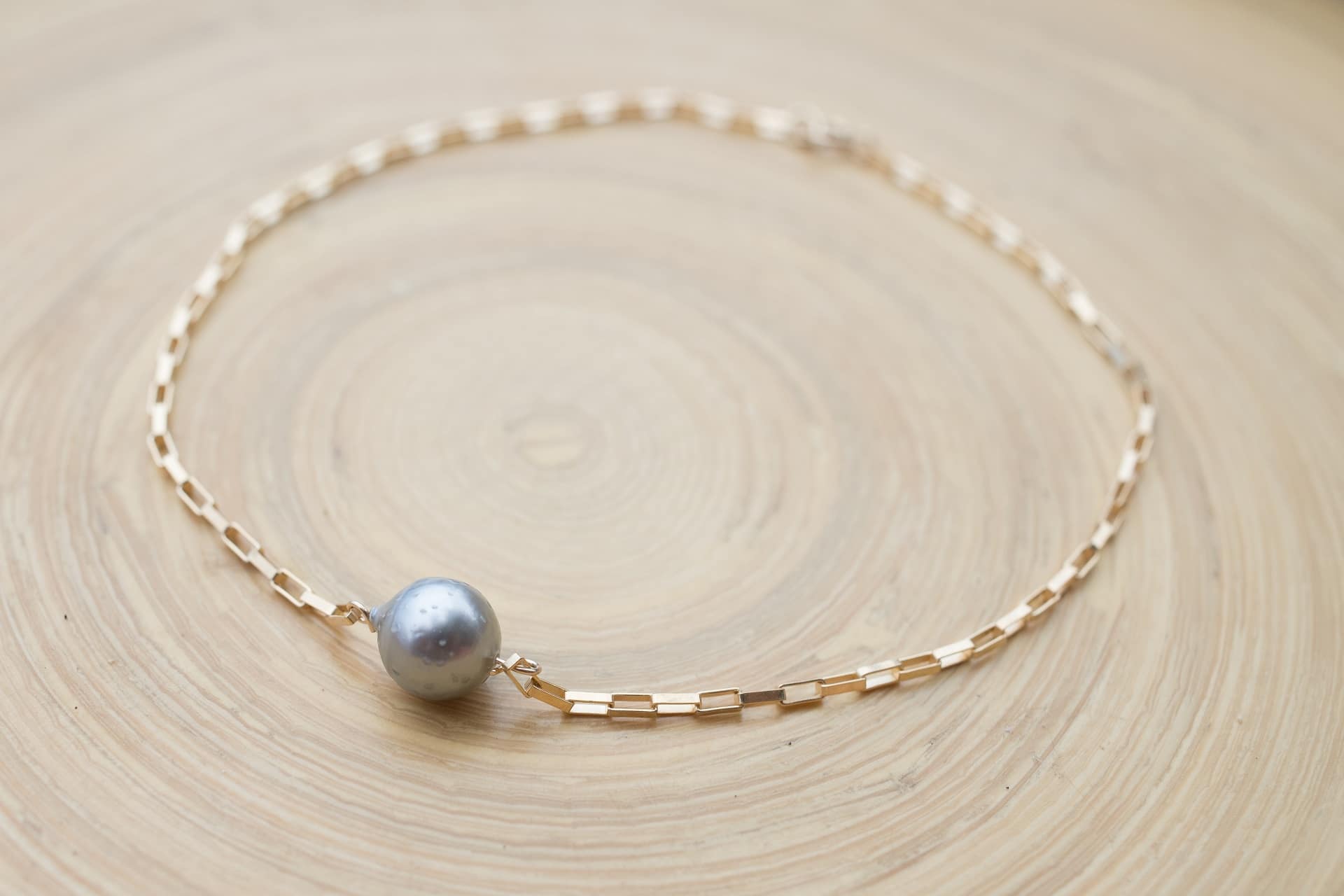 Bracelet perles fines noires (plaqué or)