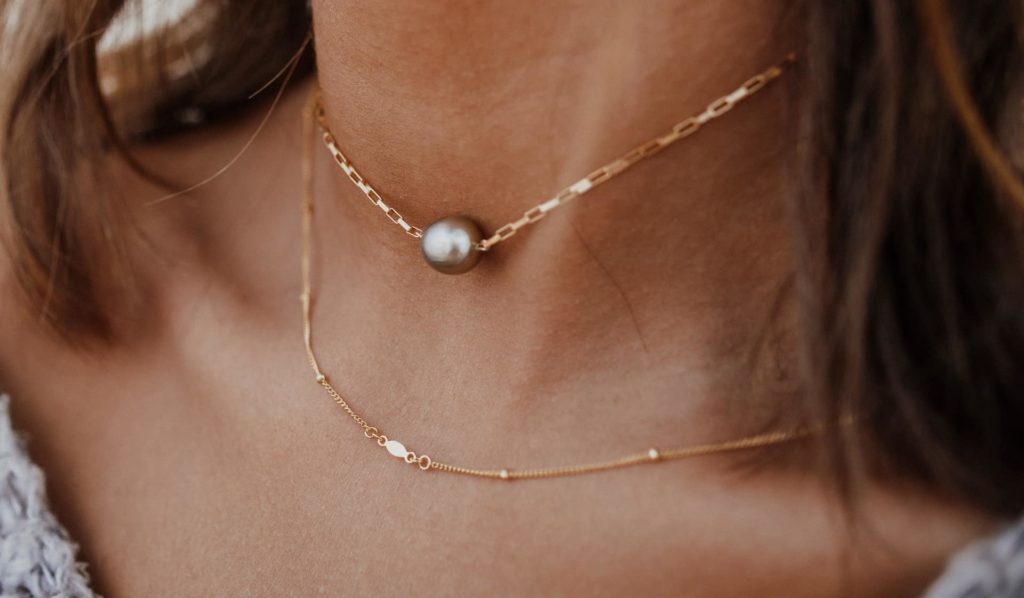 the-little-beach-attendant-collection-vaimiti-gold-plated-pearl-necklaces-worn-2